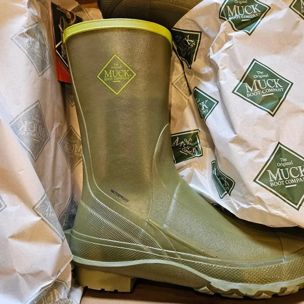 sz 12 Muck boots green waterproof rubber